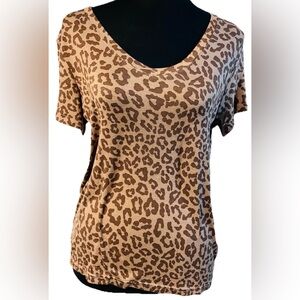 LC Couture Leopard Print V-Neck Short Sleeve Top Blouse T-Shirt sz small